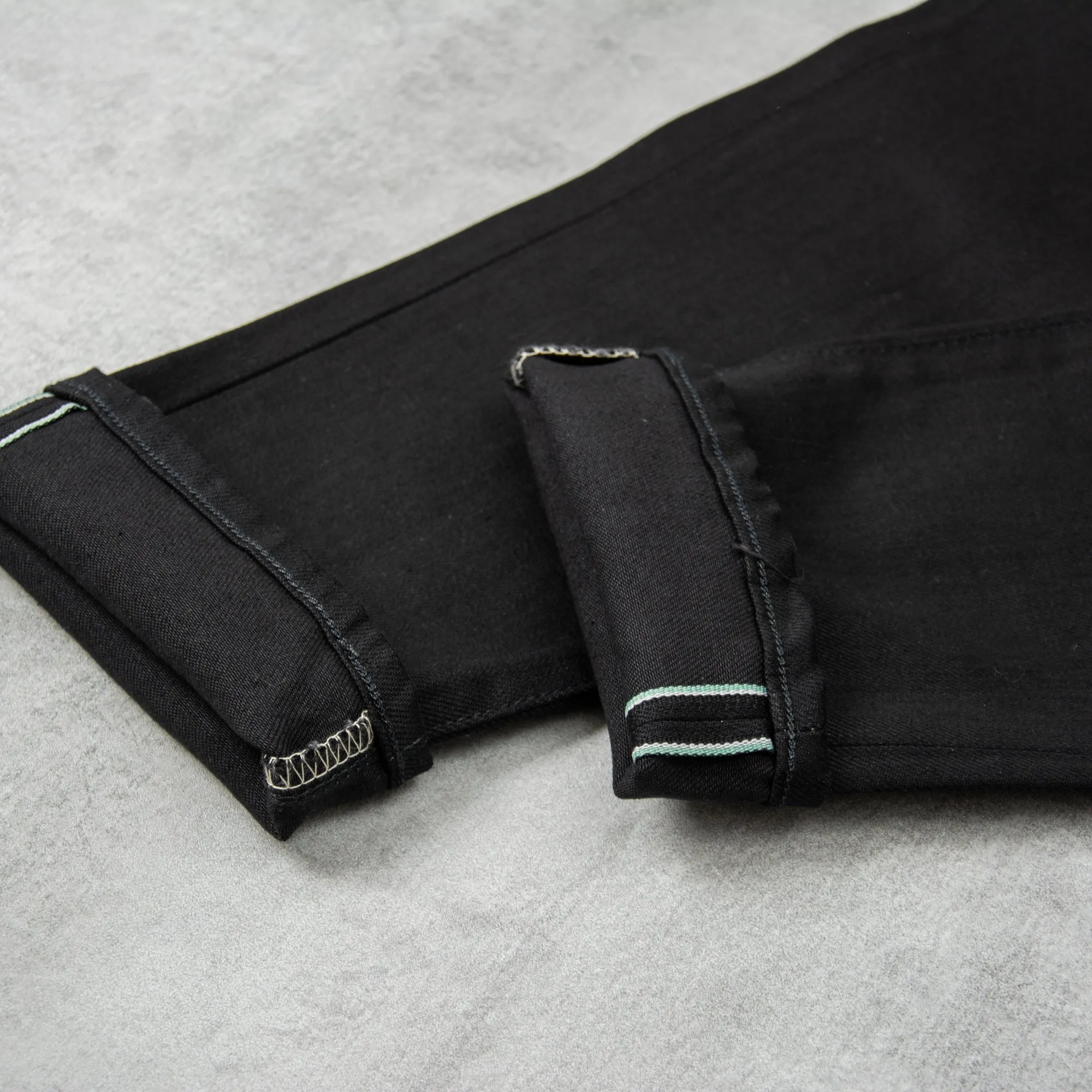 Edwin Slim Taper Kaihara Black x Black Green White Selvage