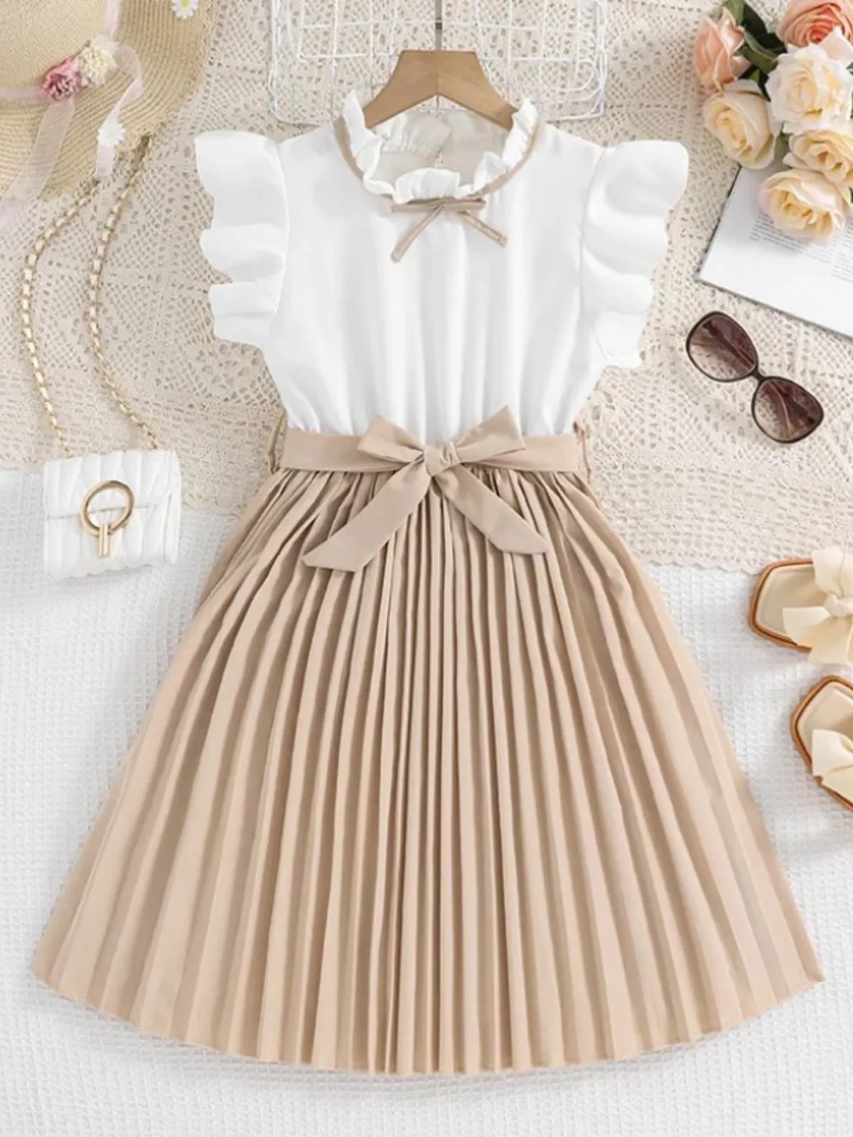 Graceful Fashion Girl Pleated Dress