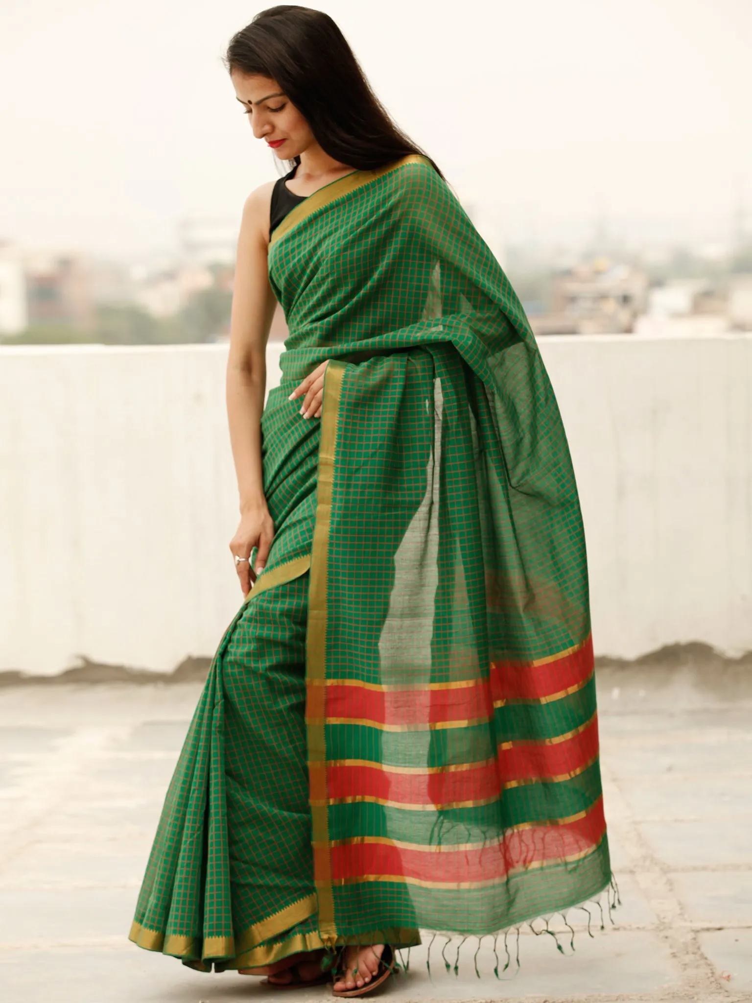 Green Red Handloom Mangalagiri Cotton Saree With Zari Border - S031703867