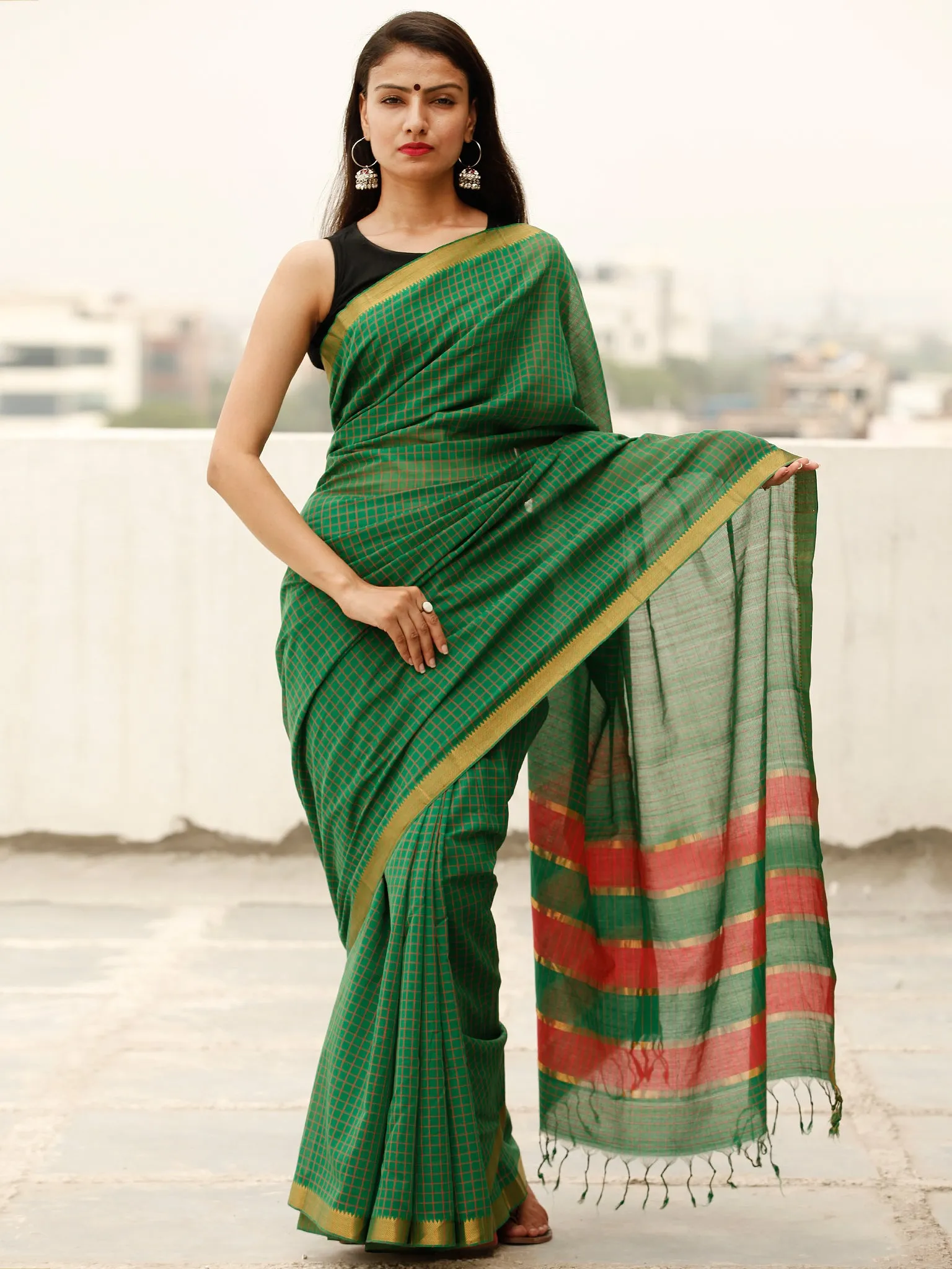 Green Red Handloom Mangalagiri Cotton Saree With Zari Border - S031703867