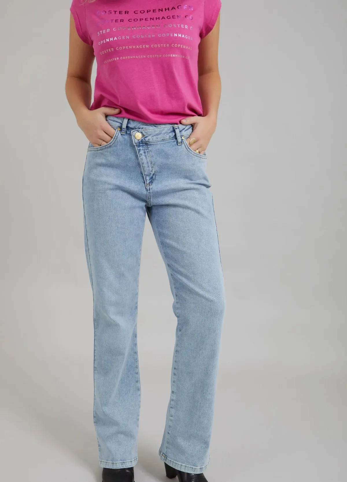 Jeans with Asymmetrical Closure in Light Denim