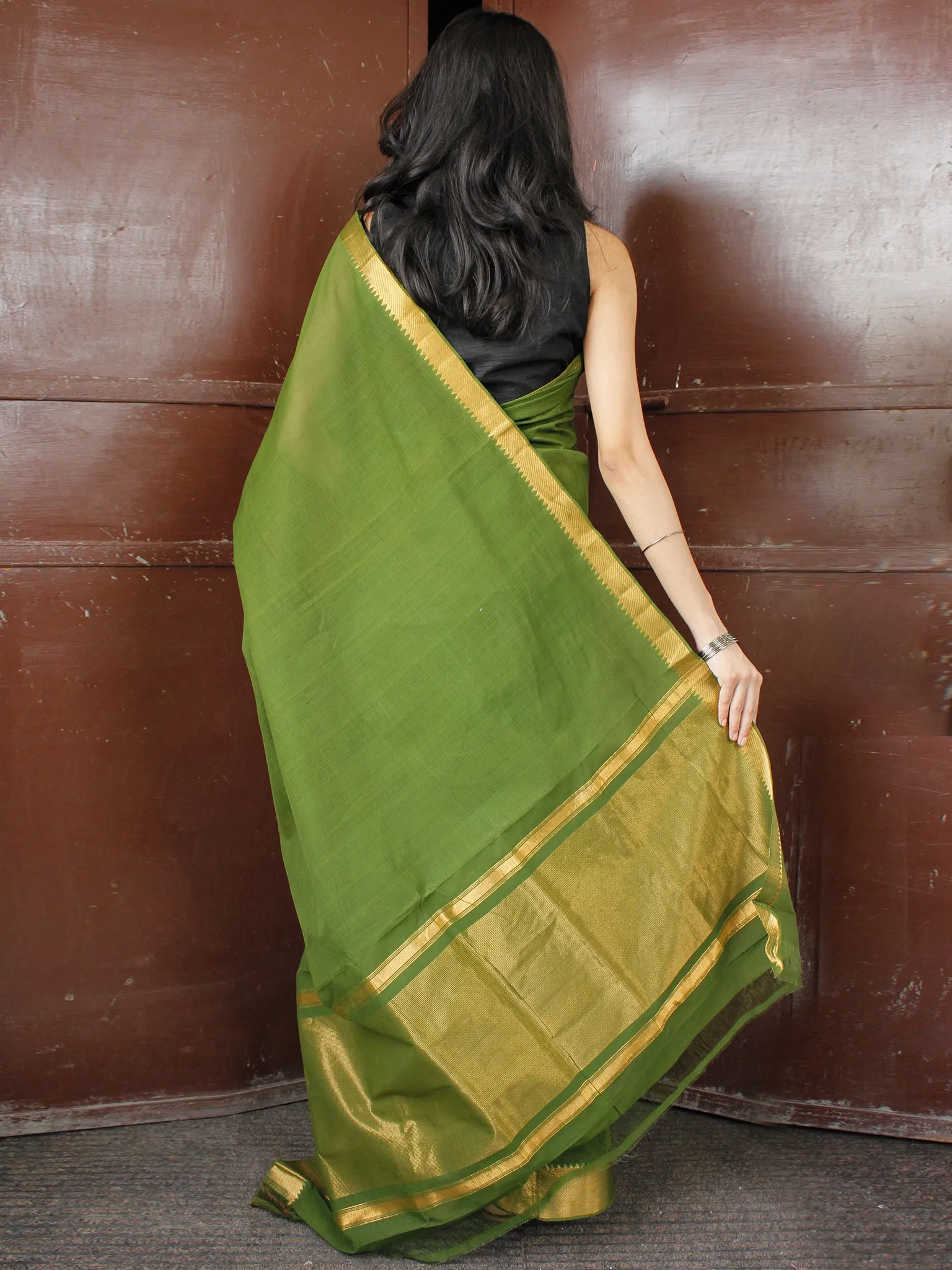 Pine Green Golden Handloom Mangalagiri Cotton Saree With Zari Border - S031703685