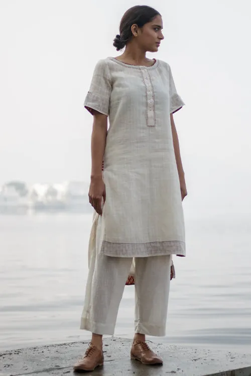 Sadhna 'Bindani' White Dabu Print Cotton Long Kurta